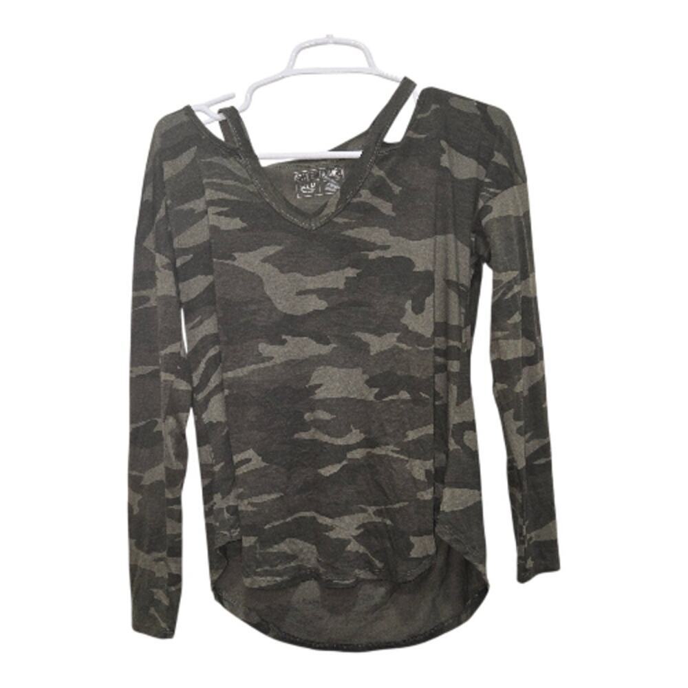 Sweet Romeo Camo Cold Shoulder V-Neck High-Low Top NWT Medium